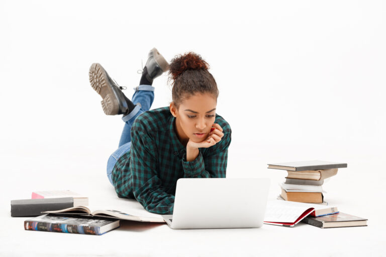 portrait of a young girl with laptop trying to learn - Freepik